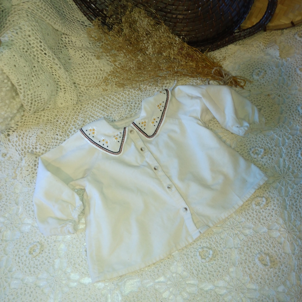 Zara White Kids Button Down Shirt with Embroidered Collar